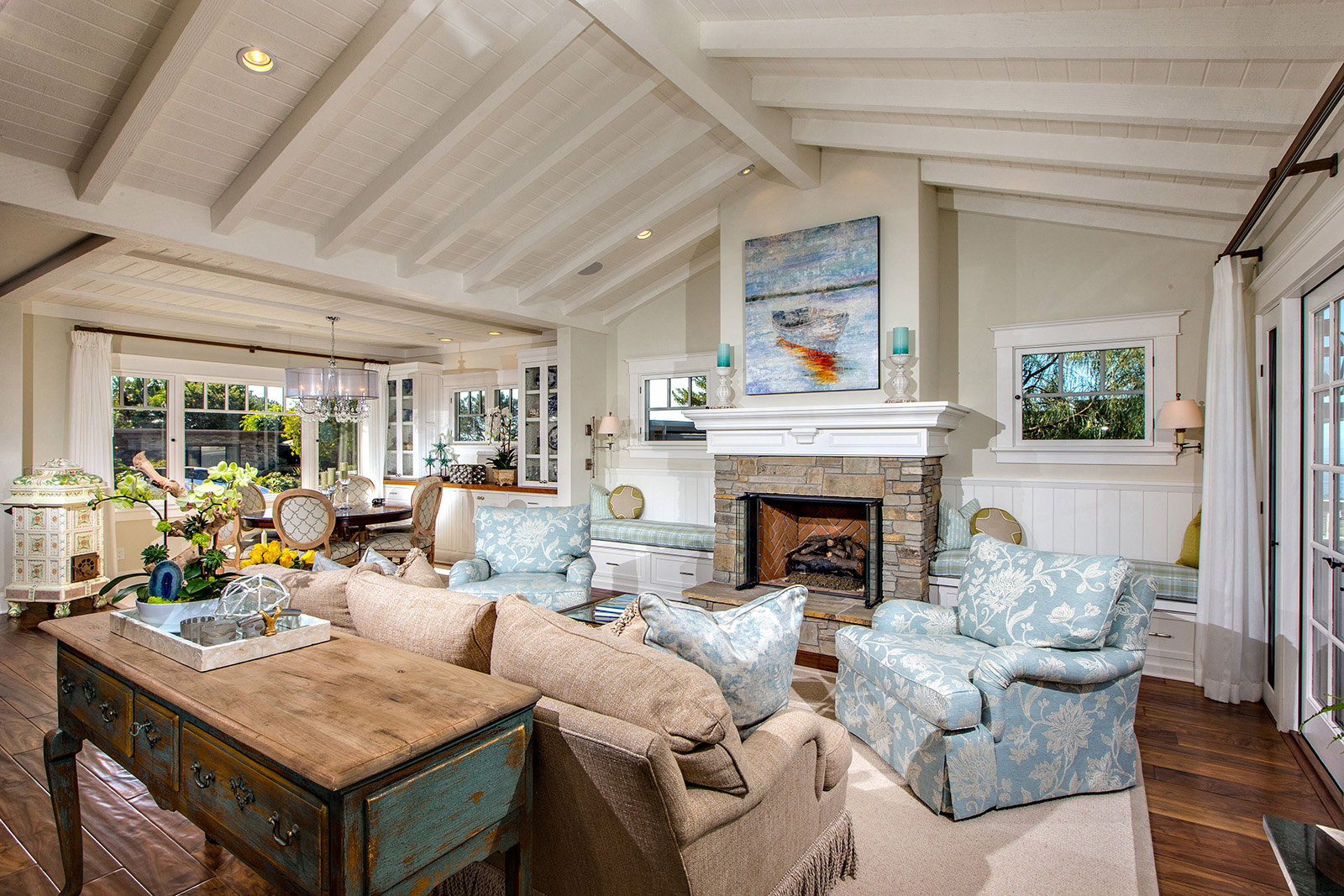 Charming Interior Design and Details in Luxurious Beach Home