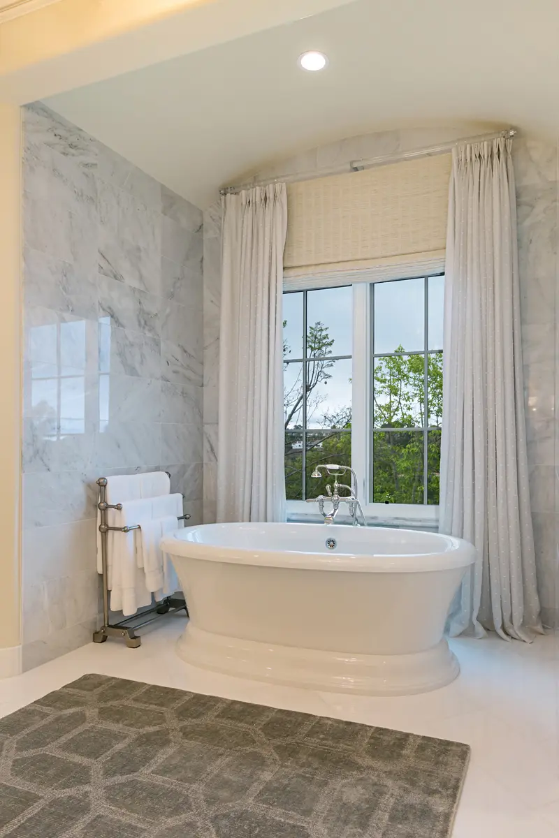 modern bathroom window dressing Bathroom Window Treatments: 5 Ideas for Privacy & Style  LOGANOVA Shades